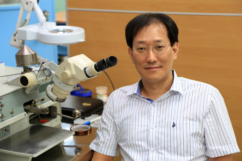Prof. Hyun-Sik Im from the Division of Physics and Semiconductor Science receives Commendation from the Minister of Science and Technology