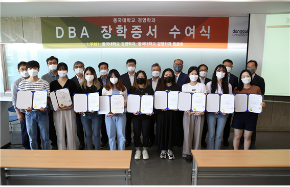 동문 선배들 뜻 모아 재학생 22명에게 지급