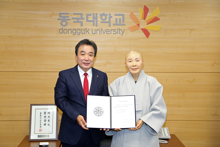 정각사 주지 정목스님, 로터스관 건립기금 기부