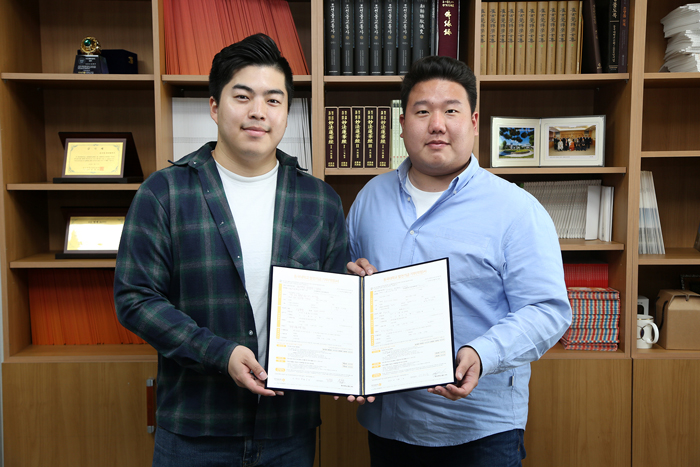 학부·대학원 총학생회장 기부금 100만원 전달