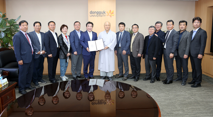동국대 정책위원들, ‘코로나19 극복 장학금’ 2천만원 전달