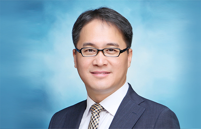 ​Jongpil Kim, a Professor of Chemistry at Don...
