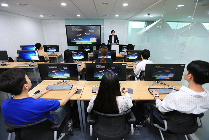 Students(Taking a lecture)